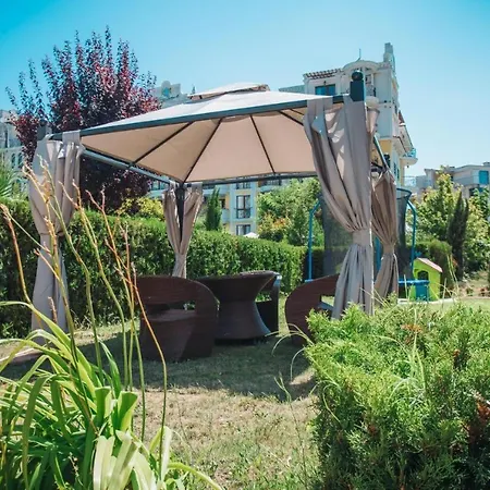 Magnolia Garden -